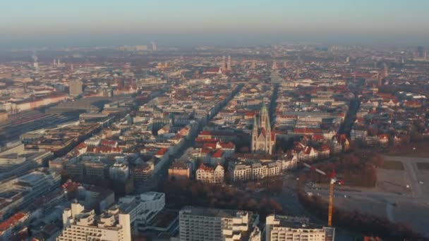 Flygfoto över Münchens centrum. Panoramautsikt över Münchens skyline och berömda turistmål i tyska staden — Stockvideo