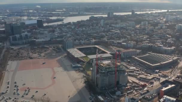Vista aérea del estadio de fútbol Hamburgo Millerntor, sede del equipo de fútbol FC St. Pauli — Vídeo de stock