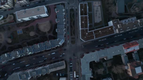 Top down view of multi story buildings in Berlin residential neighborhood. Slowly forward moving drone follows street on housing estate. — Stock Video