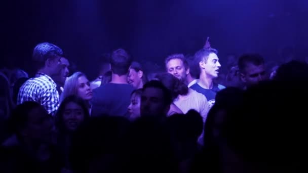 Night Club interior with Young People Dancing and having a good time with flashing blue lights in slow motion, Frankfurt am Main, Germany in 2021 — Stockvideo