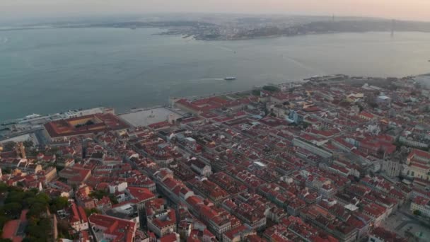 Aerial wide panoramic reveal of coastal houses and famous tourist landmarks along the sea in Lisbon city center — Stockvideo