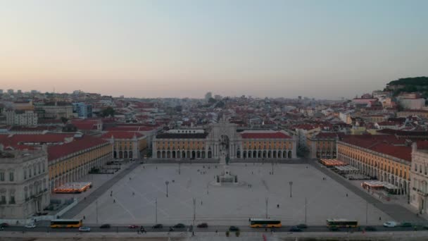 Aerial dolly in of Praca do comercio square with Arco da Rua Augusta building and monument on the coast of Lisbon city center — Video