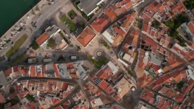 Lagos 'taki Gil Eanes Meydanı yukarıdan yukarıdan bakıldığında, yukarıdan bakıldığında, Algarve, Portekiz, gün boyunca