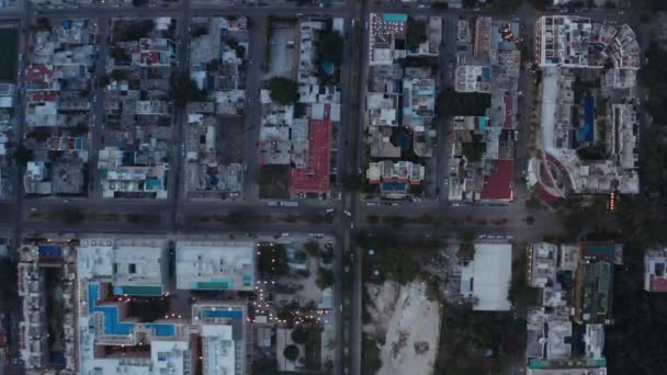 Színes háztetők a mexikói üdülőhelyen, Playa del Carmen. Aerial Birds Eye Overhead Felülnézet — Stock videók