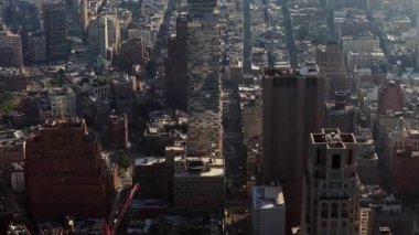 New York City 'nin ikonik gökdelenleri ve Hudson Nehri' ni vurguluyor..