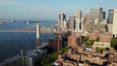 Manhattan Gökdelenleri, Brooklyn Köprüsü ve Manhattan Köprüsü 'nün hava görüntüsü..