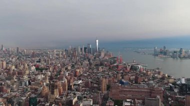 New York City 'nin hava görüntüsü, Manhattan Skyline, Gece yarısı, bir dünya ticaret merkezi ve Hudson nehri..