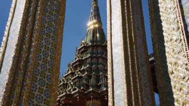 Wat Phra Kaew 'in altın çadırı, Zümrüt Buda Tapınağı, Tayland, Bangkok' ta saygı duyulan bir yer, ünlü turizm merkezi..