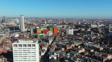 Londra 'nın batısındaki St. Giles ve Holborn kentsel alanının etrafını çevreleyen Saint Giles' ın ve açık gökyüzünün bulunduğu yüksek açılı bir çekim..