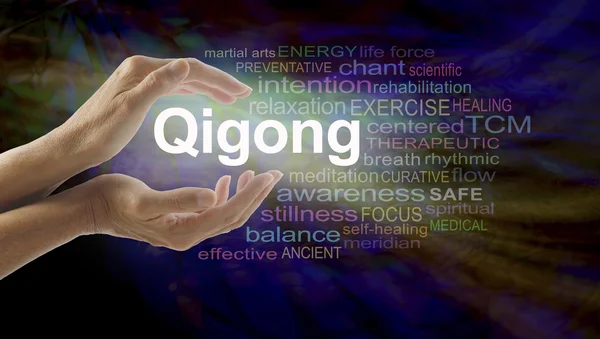 Qigong parola nube e mani di guarigione — Foto Stock