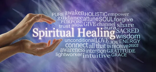 Woorden Geassocieerd Met Spirituele Healing Word Cloud Vrouwelijke Handen Omhuld — Stockfoto