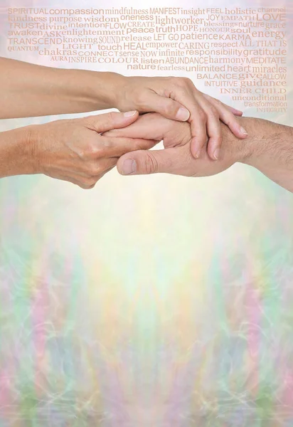Spirituele Zegen Healen Woorden Vrouwelijke Handen Houden Zachtjes Een Mannelijke — Stockfoto
