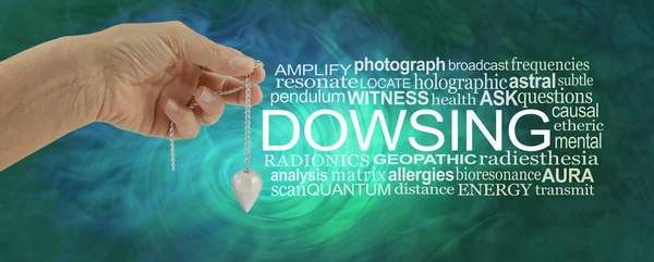 Dowsing 이라는 막대를 관련된 단어는 어두운 볼텍스 나선을 흐르는 관련된 — 스톡 사진