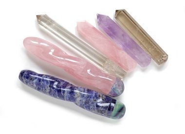 Altı farklı Crystal şifa Wands beyaz