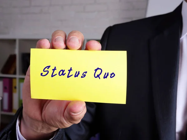 Iscrizione Status Quo Sul Pezzo Carta — Foto Stock