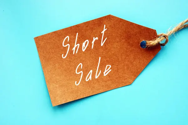 Conceito Financeiro Sobre Short Sale Com Sinal Pedaço Papel — Fotografia de Stock