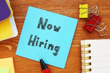 Şimdi Kiralama hakkında el yazısıyla yazılmış kavramsal fotoğraf