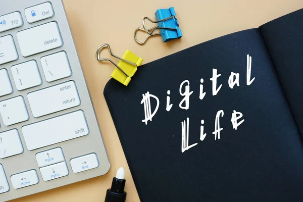 Concepto Negocio Sobre Vida Digital Con Inscripción Hoja —  Fotos de Stock