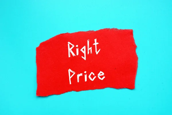 紙にサインをした右価格を意味するビジネスコンセプト — ストック写真
