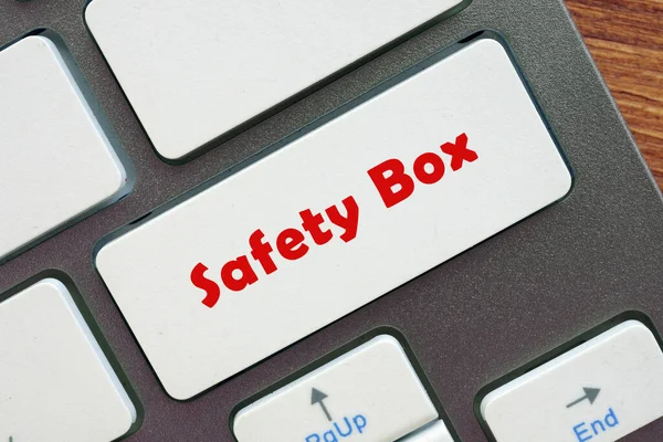 Koncepcja Finansowa Oznaczająca Safety Box Zwrotem Stronie — Zdjęcie stockowe