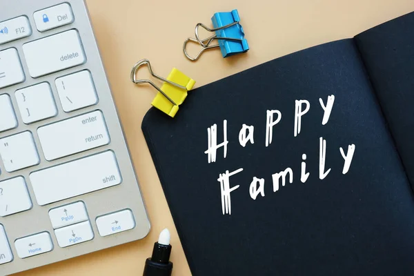 Koncepcja Biznesowa Oznacza Happy Family Zwrotem Kartce Papieru — Zdjęcie stockowe