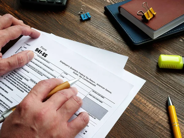 フォーム941 Ss雇用主の四半期連邦税申告書 アメリカ領サモア グアム ページ上のコモンウェルスの碑文 — ストック写真
