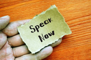 Konuş. Şimdi sayfayı imzala.