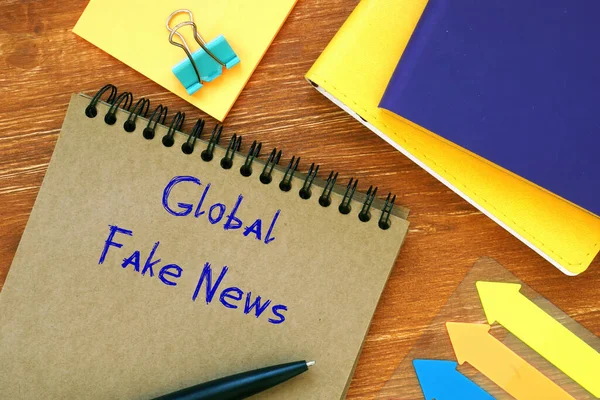 Conceito Negócio Que Significa Global Fake News Com Frase Página — Fotografia de Stock