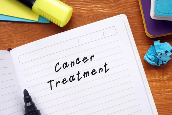 ページ上のがん治療のサイン — ストック写真