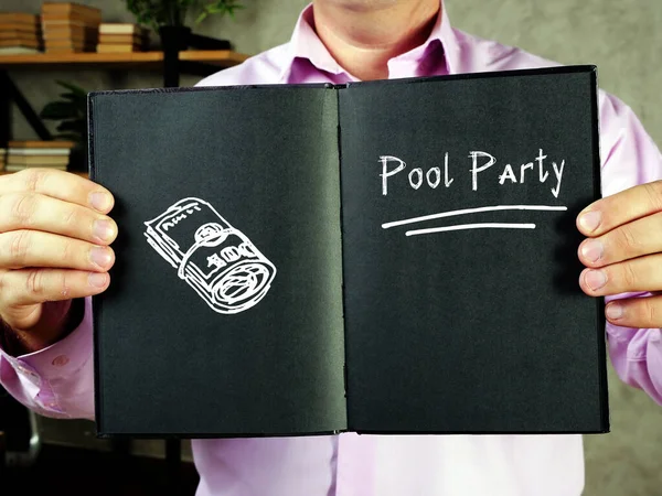 Бизнес Концепция Означающая Pool Party Фразой Листе Бумаги — стоковое фото