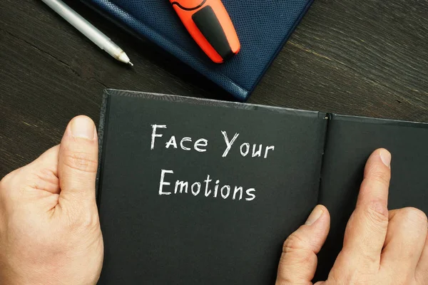 Lifestyle Concept Face Your Emotions Met Inscriptie Het Papiertje — Stockfoto