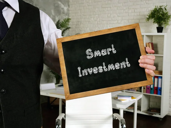 Concetto Finanziario Che Significa Smart Investment Con Frase Sul Pezzo — Foto Stock