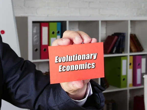 Business Concept Che Significa Economia Evoluzionaria Con Frase Sul Pezzo — Foto Stock