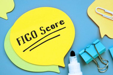  FICO 'nun FICO Fair Isaac Şirketi' ni kağıt parçasında yazılı olarak puanlaması anlamına gelen finansal konsept.