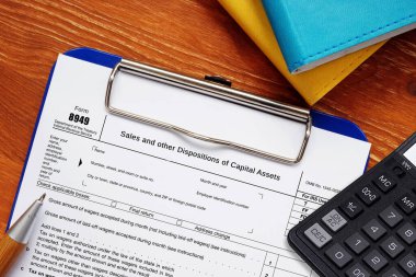  Finansal konsept: Form 8949 Satış ve diğer Sermaye Varlıkları Sermayesi İmzalama Belgesi