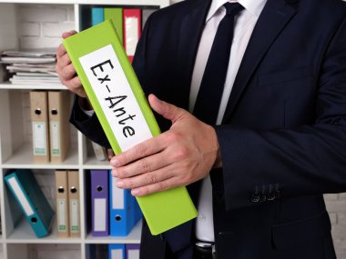  Kağıt parçasına eski Ante yazıtları