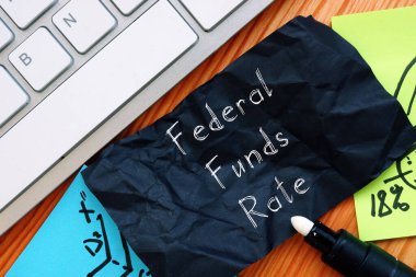  Sayfadaki cümleyle Federal Fon Oranı konsepti