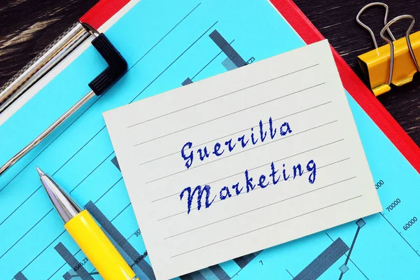 Foto Conceptual Sobre Guerrilla Marketing Con Frase Manuscrita —  Fotos de Stock