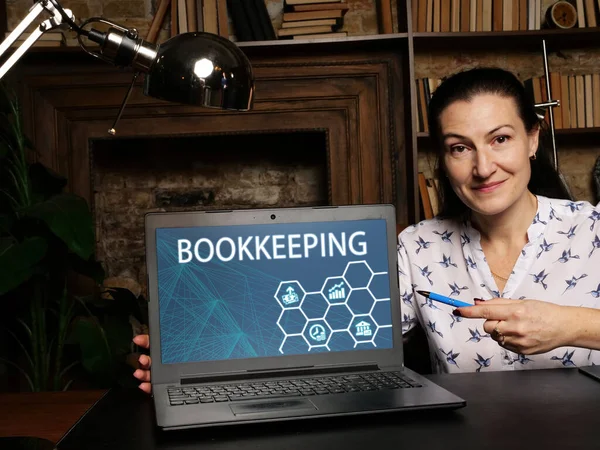 Οικονομική Ιδέα Για Bookkeeping Επιγραφή Στον Υπολογιστή Καταγραφή Των Χρηματοπιστωτικών — Φωτογραφία Αρχείου