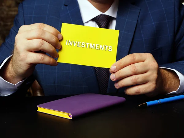 Concetto Finanziario Che Significa Investimenti Con Frase Sul Foglio Foto — Foto Stock