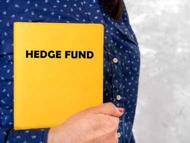 Yazılı metin ile HEDGE FUND hakkında kavramsal fotoğraf.