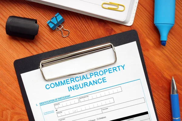 Бизнес Концепция Commercialproperty Insurance Фразой Деловом Документе — стоковое фото