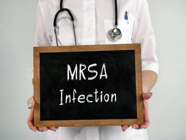 MRSA Enfeksiyonu hakkında yazılı ifadeli kavramsal fotoğraf
