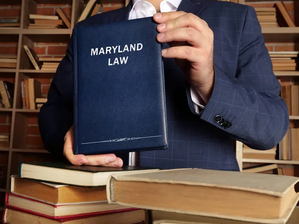 Abogado Tiene Libro Leyes Maryland Los Residentes Maryland Están Sujetos —  Fotos de Stock