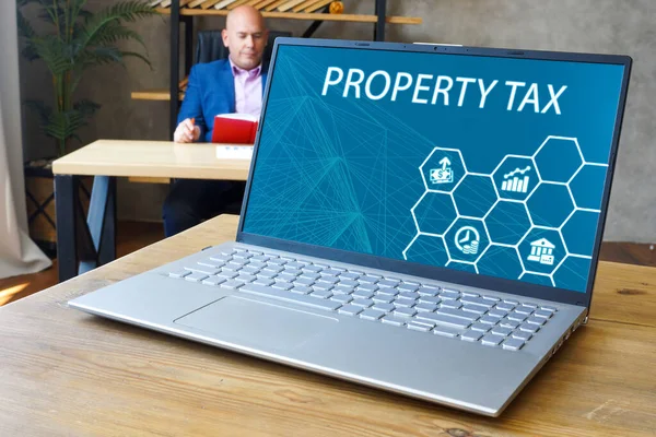 Conceito Negócio Que Significa Propriedade Tax Com Inscrição Laptop — Fotografia de Stock