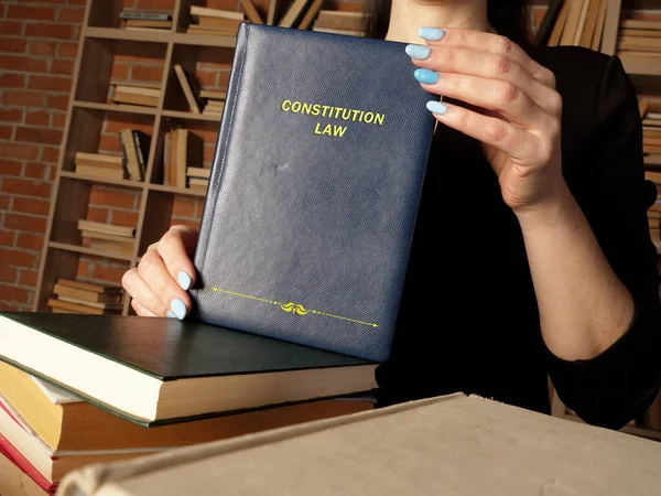 Libro Con Título Derecho Constitución Derecho Constitucional Cuerpo Derecho Que —  Fotos de Stock