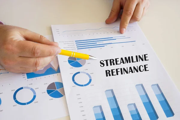 Conceito Negócio Que Significa Refinança Estreamlina Com Sinal Folha Gráfico — Fotografia de Stock