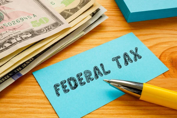Conceito Financeiro Sobre Tax Federal Com Frase Pedaço Papel — Fotografia de Stock