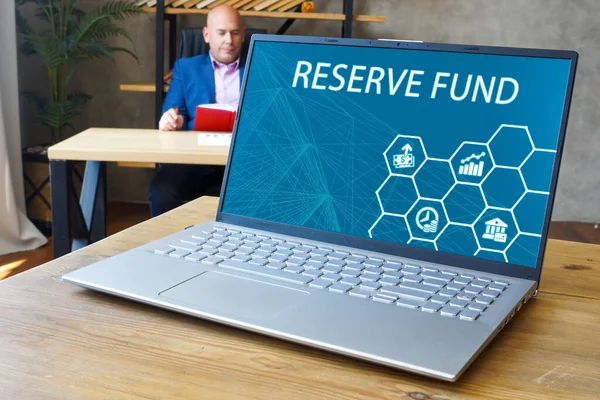 Conceito Negócio Que Significa Fundo Reserva Com Inscrição Laptop — Fotografia de Stock