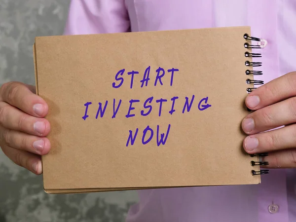 Business Concept Start Investing Now Inscription Page — Stock Photo, Image